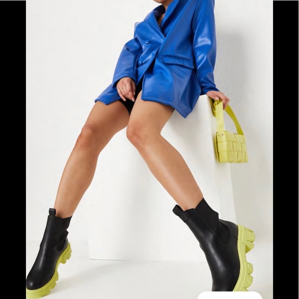 NIB Women’s Size 6 Contrast Sole Chunky Mid Ankle Boots In Black With Lime Soles